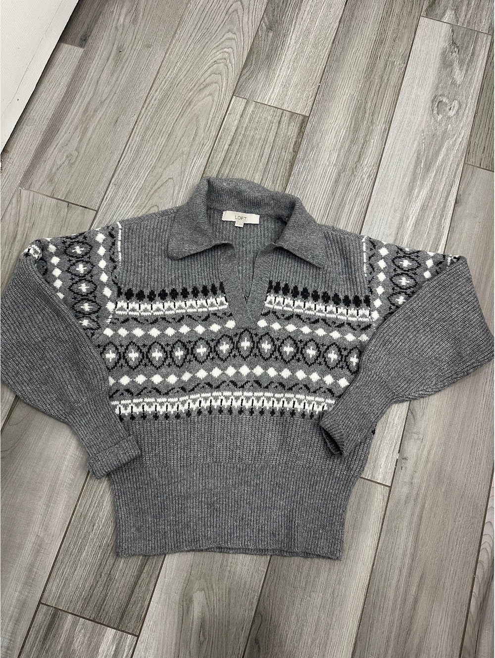LOFT Women's Gray Knit Pullover Sweater with Patterned Design XS